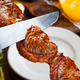 hand and knife slicing picanha